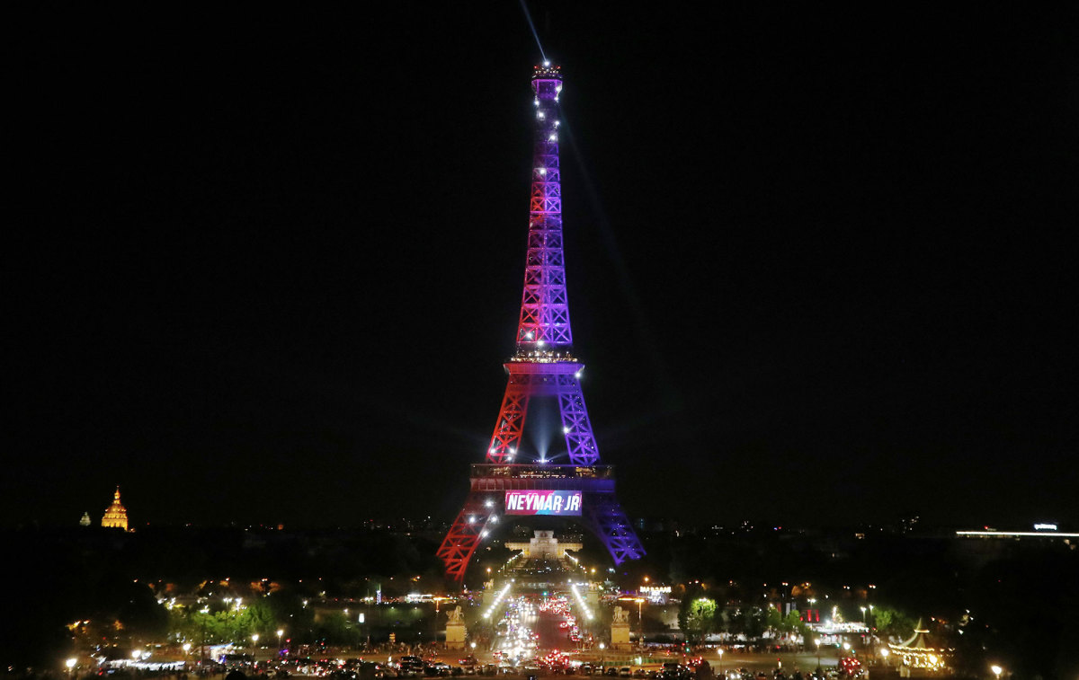 Neymar is welcomed in Paris after signing from Barcelona
